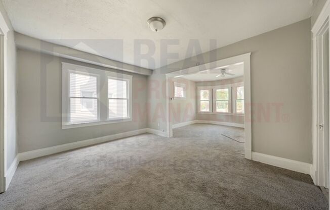 2 beds, 1 bath, 2,958 sqft, $800