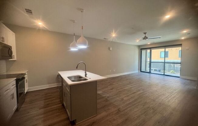 1 bed, 1 bath, 870 sqft, $1,695