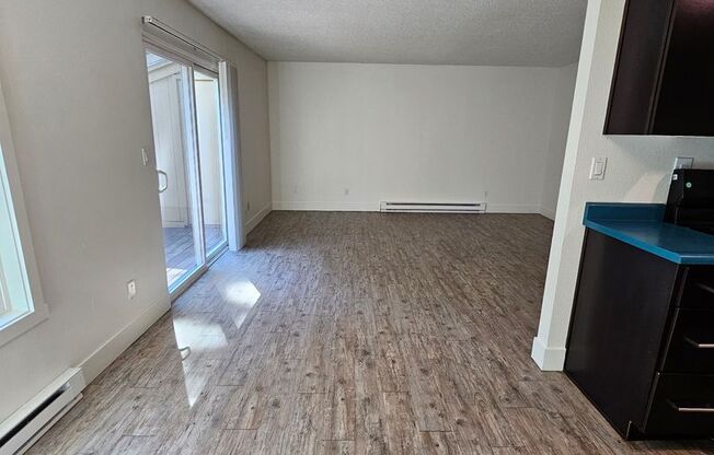2 beds, 1 bath, 915 sqft, $1,495, Unit 32