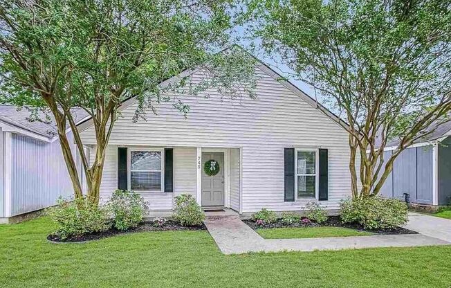 3 Bedroom House off Highland and Starring Lane