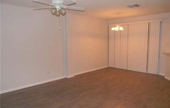 2122 GOLDEN OAK LN