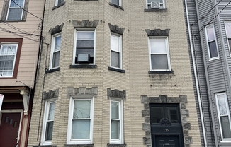 139 LONDON STREEET