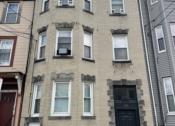 139 LONDON STREEET