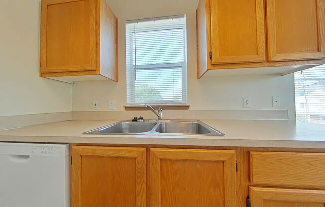 2 Bedroom Apartment ~ Close to Campus