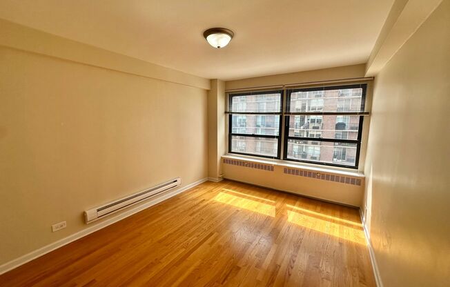 1 bed, 1 bath, 700 sqft, $1,950, Unit 418-1502