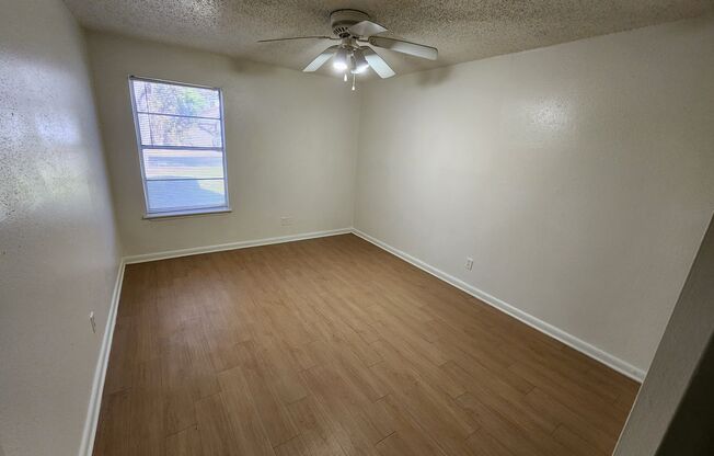 2 beds, 1 bath, 900 sqft, $1,299, Unit LAW15-113