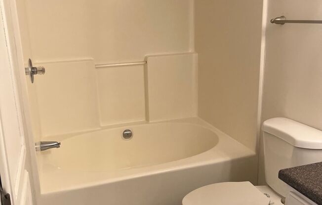 2 beds, 2 baths, 1,121 sqft, $1,595, Unit 1415
