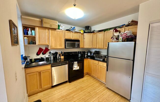 Great 2 bed 1 bath in Eckington/Bloomingdale at the Madison Condominiums