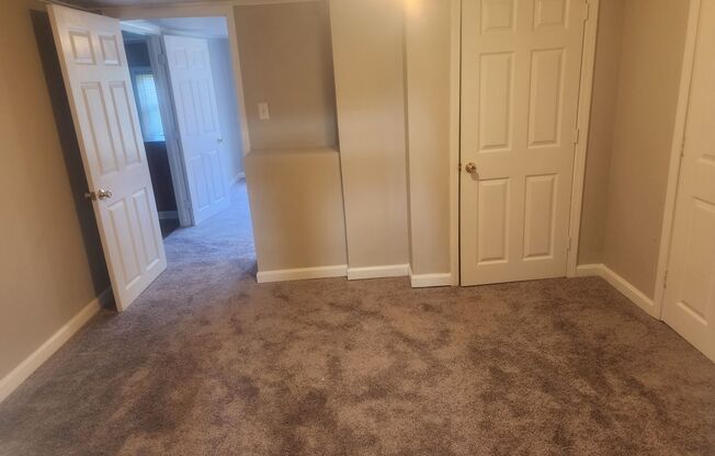 2 beds, 1 bath, $1,300