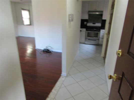 2 beds, 1 bath, 979 sqft, $2,500