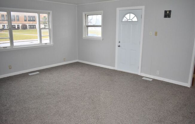 3 beds, 1 bath, $1,099