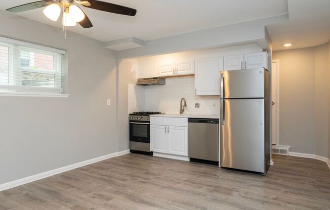 Studio, 1 bath, 750 sqft, $850, Unit 3569 Davenport St-Unit 15