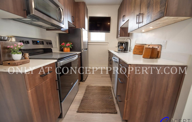 Studio, 1 bath, 285 sqft, $1,175, Unit 18