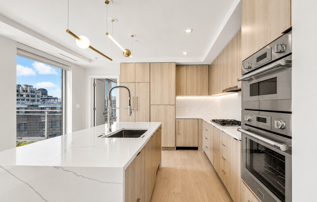 3 beds, 2 baths, 1,487 sqft, $6,995, Unit PH901