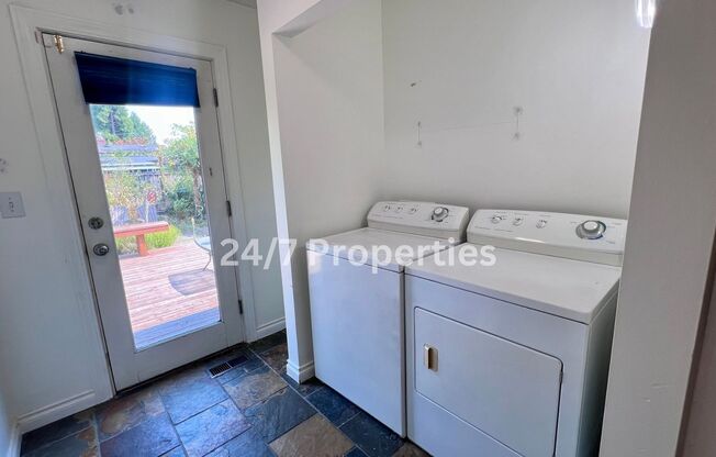 2 beds, 1 bath, $2,595