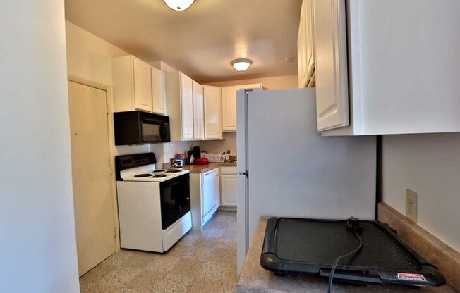 2 beds, 1 bath, $1,985