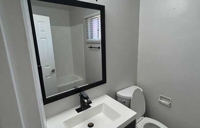 1 bed, 1 bath, 625 sqft, $995, Unit 06