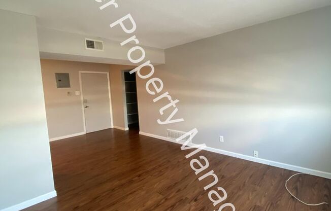 1 bed, 1 bath, 650 sqft, $895, Unit 2140 Hampton Ave #201