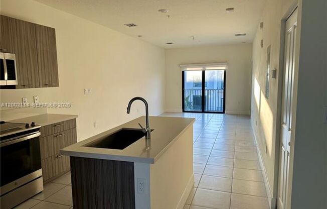 8265 NW 41st St # C-204, Doral, FL 33166-6284