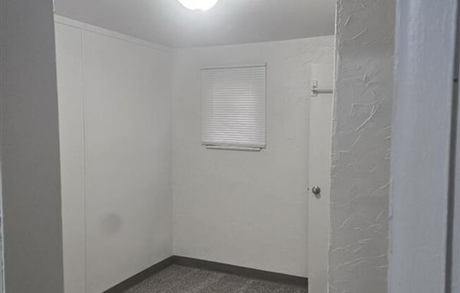 1 bed, 1 bath, $999, Unit #7