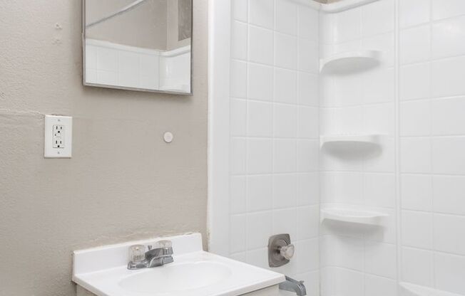 Studio, 1 bath, 655 sqft, $895, Unit 1402-07