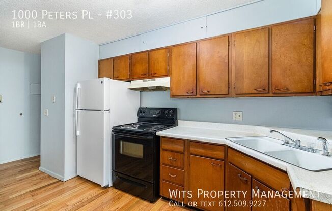 1000 PETERS PL