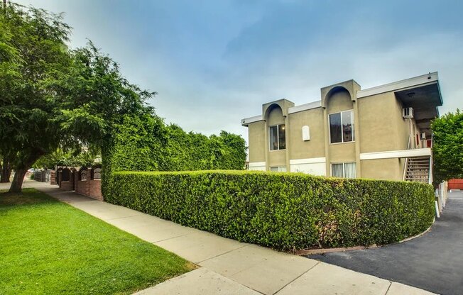 4434 LOWELL AVE