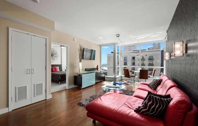 West Facing Downtown Condo for Rent!