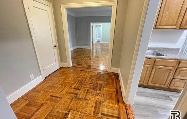 2 beds, 1 bath, $2,500, Unit 2A