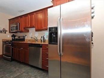 1 bed, 1 bath, 689 sqft, $2,600, Unit 11