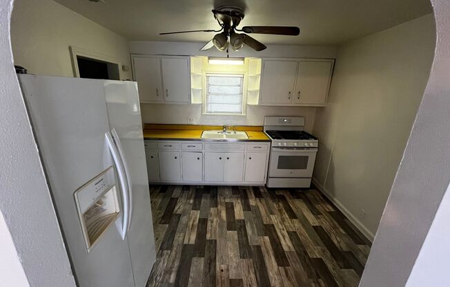 Large 2 Bedroom home with a Garage