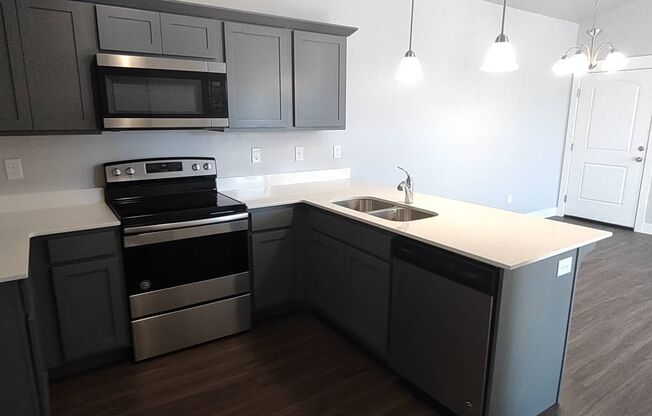 3 beds, 2 baths, $1,700, Unit #301