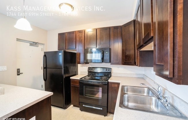 1744 E 69 ST