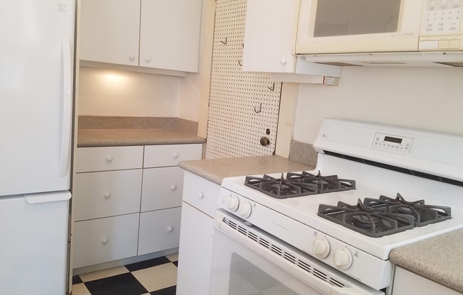 1 bed, 1 bath, 777 sqft, $2,500, Unit 6