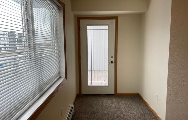 1 bed, 1 bath, 718 sqft, $985, Unit 627-105