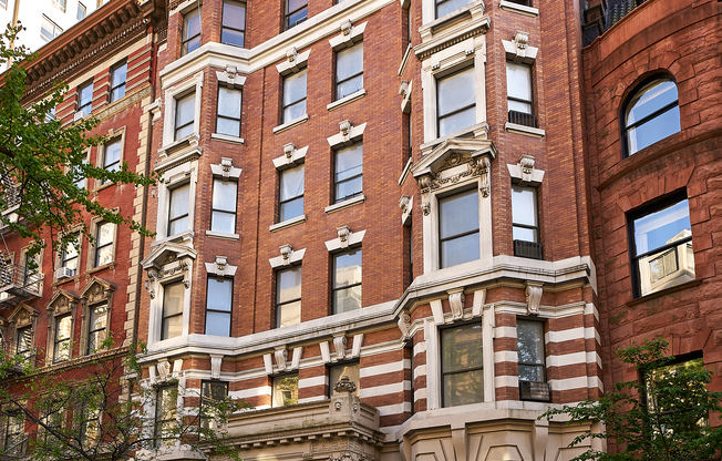 310 W 80th St