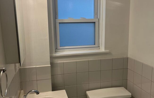 1 bed, 1 bath, 725 sqft, $1,500, Unit 2nd Floor - 702