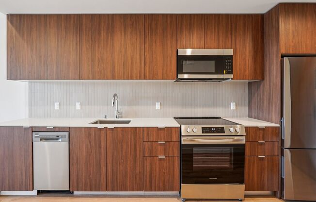 Studio, 1 bath, 425 sqft, $2,495