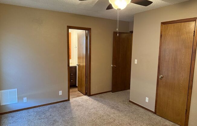 3 beds, 2 baths, $1,300