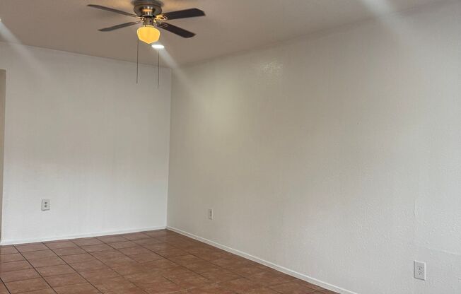 2 beds, 1 bath, 715 sqft, $1,340
