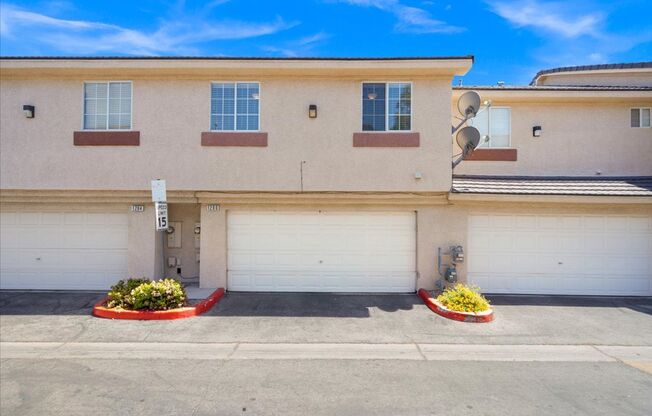Contemporary 3 Bedroom Townhouse in Gated Community