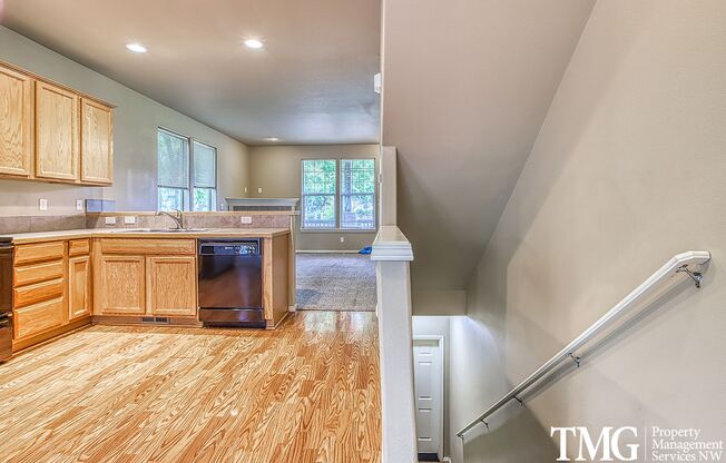 Wonderful 2 Bedroom, 2.5 Bathroom Townhome in Hillsboro!