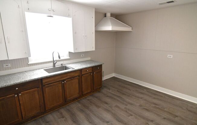 Housing Authority Vouchers Accepted !! 2-bedroom, 1-bathroom DUPLEX located in Mid City North, Baton Rouge