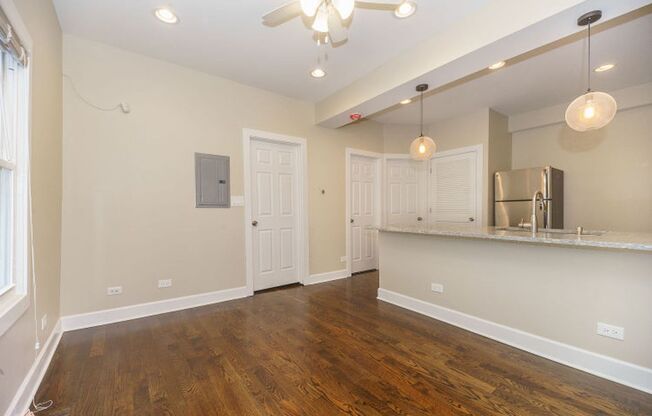 Renovated 2 Bed in Great Logan Square / East Humboldt Location