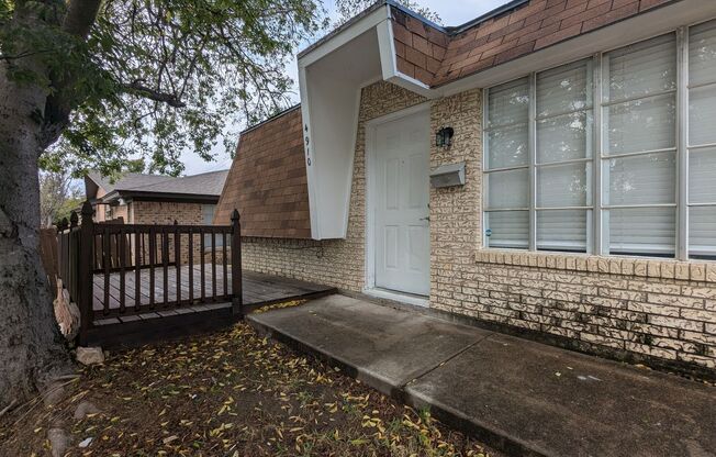 Cozy 2 Bedroom Duplex in the Hulen Area