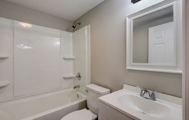 2 beds, 1 bath, $1,020, Unit UNIT C