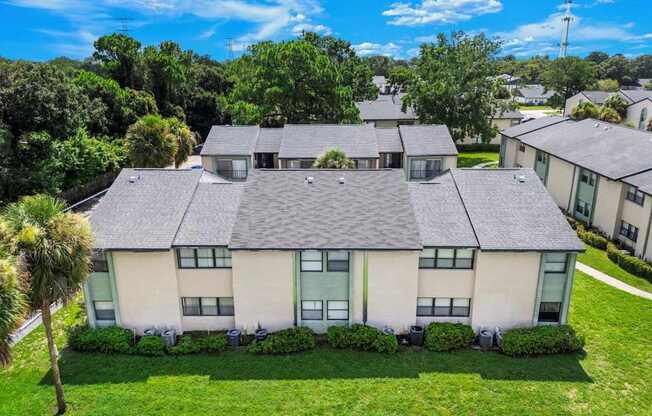 Apartment exterior at Oasis at Bayside Apartments in Largo, FL