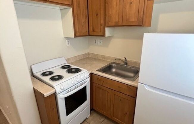 Studio Apts in Barrio Hollywood