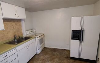 2 beds, 1 bath, 1,000 sqft, $1,300