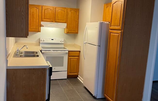 2 beds, 1 bath, $1,500, Unit 246 D2